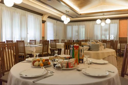 מסעדה או מקום אחר לאכול בו ב-Park Hotel Ristorante Ca' Bianca