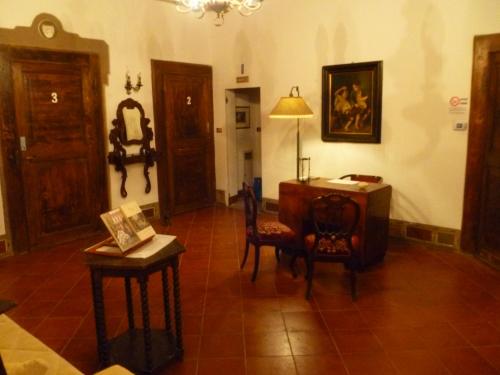 a living room with a table and chairs and a desk at Time Out in Pisa