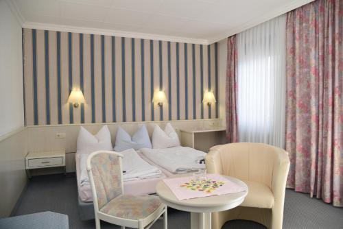 Cama ou camas em um quarto em Hotel Thüringer Wald