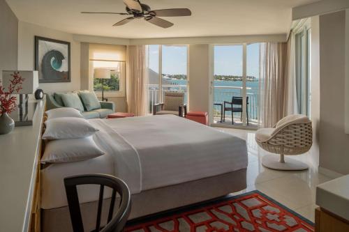 Postel nebo postele na pokoji v ubytování Hyatt Centric Key West Resort & Spa
