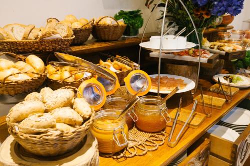 a buffet of food with bread and baskets of food at Hotel del Parque in Guayaquil