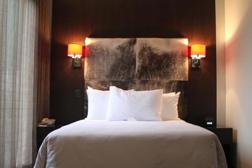 Postel nebo postele na pokoji v ubytování La Inmaculada Hotel