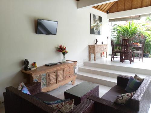 Μια τηλεόραση ή/και κέντρο ψυχαγωγίας στο Villa Esa Ubud