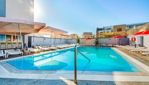 Bazén v ubytování Dean Hamlet Hotel nebo v jeho okolí