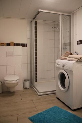 Ένα μπάνιο στο Ferienwohnung Am Polierteich