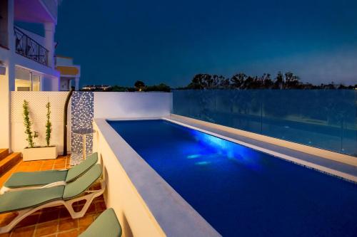Piscina de la sau aproape de Luxury Apartments with private swimming pool