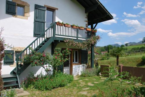 a house with a balcony with flowers on it at Maison Aretxola in Sare