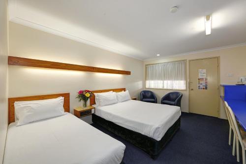 Postel nebo postele na pokoji v ubytování Smart Motels Bert Hinkler