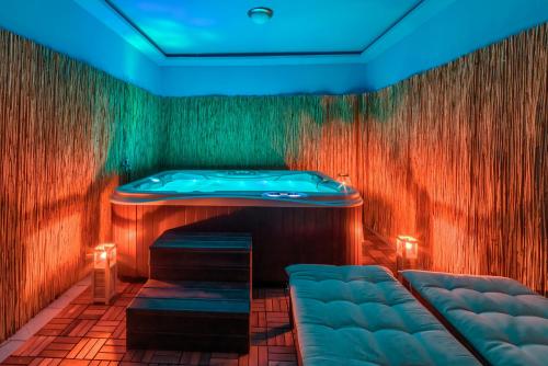 a room with a tub and a couch in it at Aparthotel Delta Białka in Białka Tatrzanska