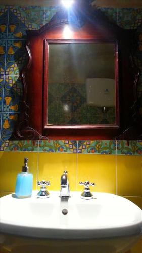 a bathroom with a white sink and a mirror at Casa Benoi in Rigomagno
