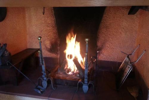 a fireplace with a fire in it at Casa Benoi in Rigomagno