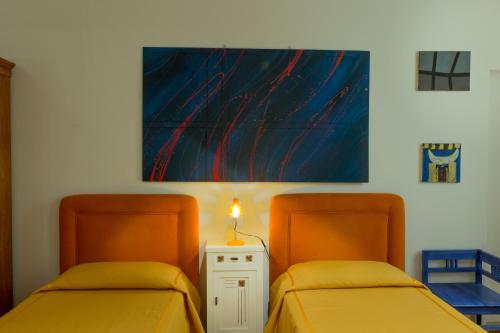 two beds sitting next to each other in a room at B&B La Stradetta in Bologna