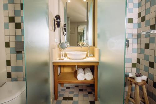 a bathroom with a sink and a mirror at Inturotel Cala Esmeralda Beach Hotel & Spa - Adults Only in Cala d´Or