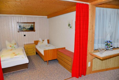 A bed or beds in a room at Pension Mausbachtal