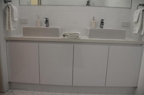 Ένα μπάνιο στο Mentor Chambers Apartment Bed & Breakfast