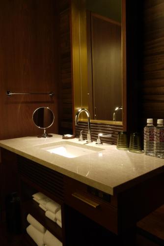 Bilik mandi di Shibuya Granbell Hotel