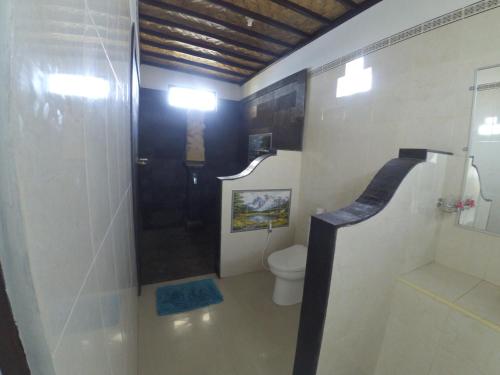 Ένα μπάνιο στο The BBQ Guest House