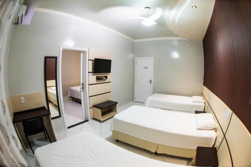 Ένα ή περισσότερα κρεβάτια σε δωμάτιο στο Hotel Tito's