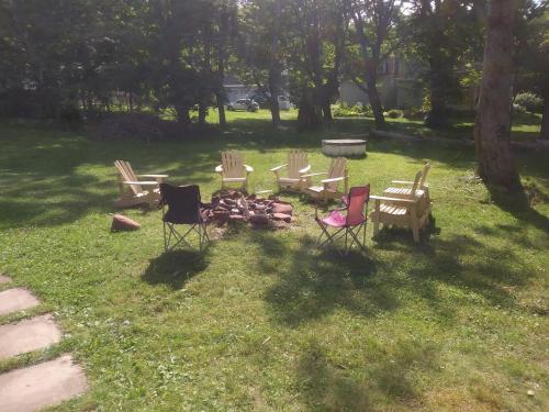 Κήπος έξω από το Bulwinkles Place B&B