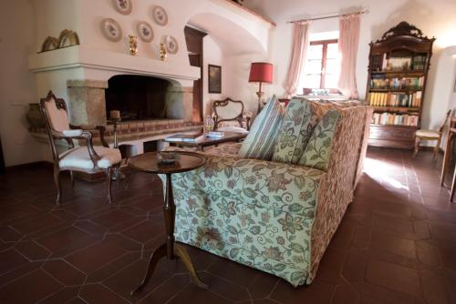 A seating area at Hotel Lucrezia