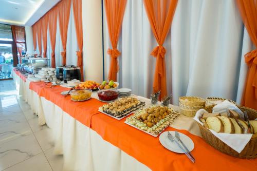 Jídlo v hotelu nebo okolí