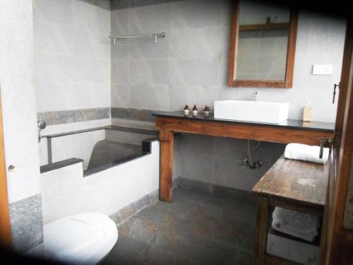 Un baño de 36 Palms Boutique Retreat
