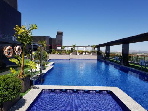 a swimming pool on the roof of a building at Dña Monse Hotel Spa & Golf in Torrevieja