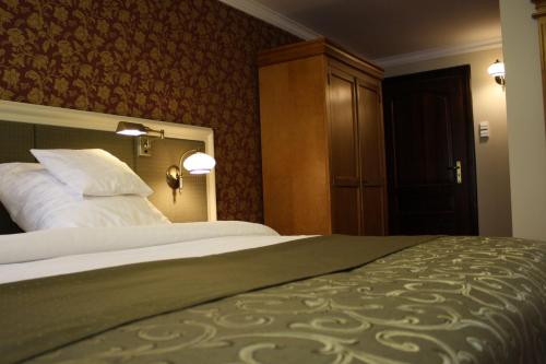 Ένα ή περισσότερα κρεβάτια σε δωμάτιο στο Hotel Petite Fleur - Adults only ! Air-Conditioning !