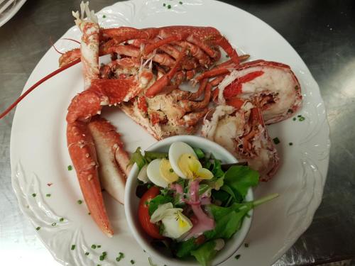 a plate of food with lobster and a salad at De Eenhoorn in Oostburg