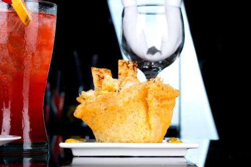 a plate of food with chips and a drink at Atlantis Plaza Hotel Cúcuta in Cúcuta