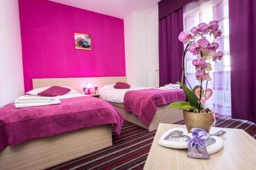 Postel nebo postele na pokoji v ubytování Hotel Villa Sandi - free parking