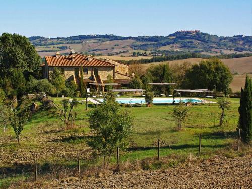 a house with a swimming pool in a field at Casale Refoli in Casole dʼElsa