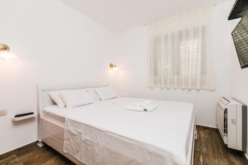 Säng eller sängar i ett rum på Apartments Los Olivos