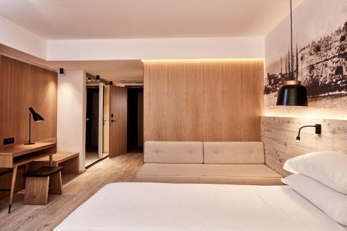 a bedroom with a bed and a desk at Ibis Styles Heraklion Central in Heraklio Town