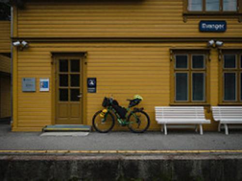 a bike parked in front of a yellow building at Rongahuset BnB in Evanger