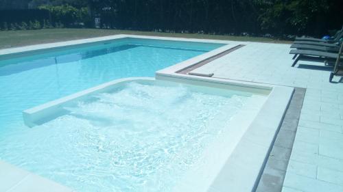 a swimming pool filled with water in a yard at Il Gelso Nero in Vittoria