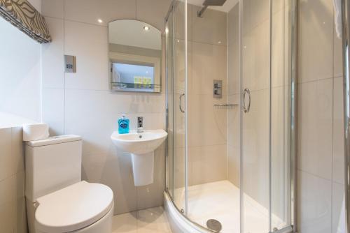 Royal Princes Suites tesisinde bir banyo