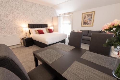 Royal Princes Suites photo 36