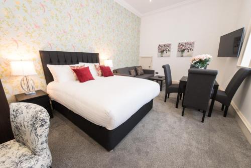 Royal Princes Suites photo 41