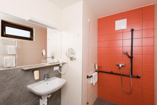 Phòng tắm tại JUFA Hotel Graz Süd
