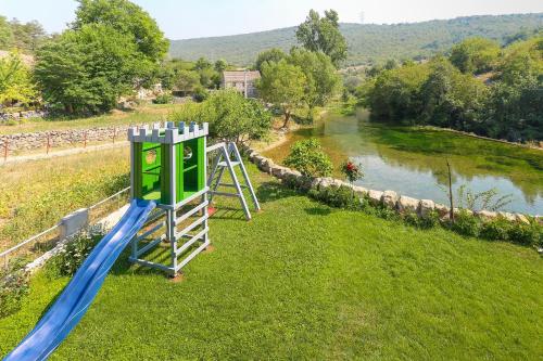 Φωτογραφία από το άλμπουμ του Waterfall House Getaway σε Trilj