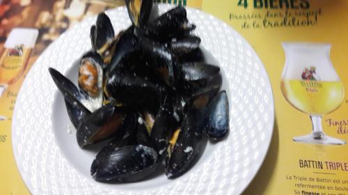 a plate of mussels and a glass of wine at Auberge de Marville in Marville
