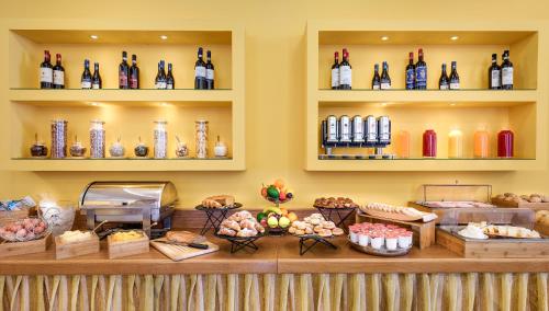 a bakery with lots of food and bottles of wine at Hotel Boston in Montecatini Terme