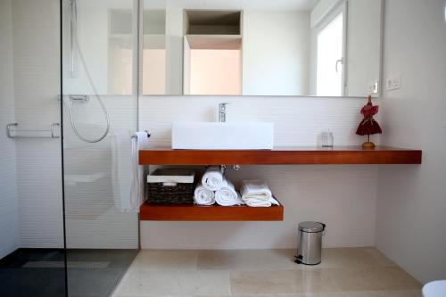 Kúpeľňa v ubytovaní Casa rural con piscina Viña de Millan