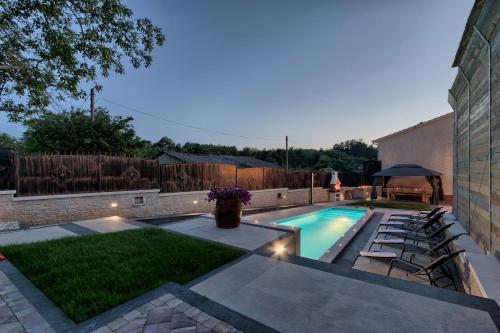 Villa Patrick-Luxury stone house in the center of Istria