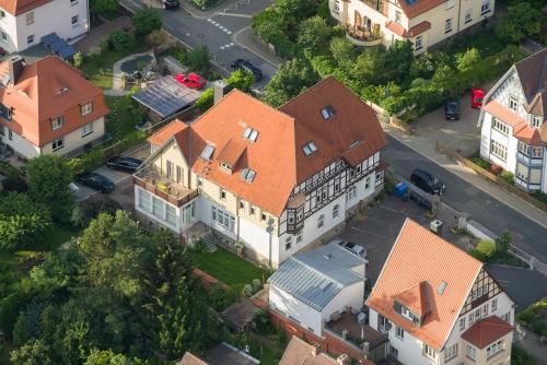 ヴェルニゲローデにあるGoethes liebste Bettenのオレンジ色の屋根の家屋