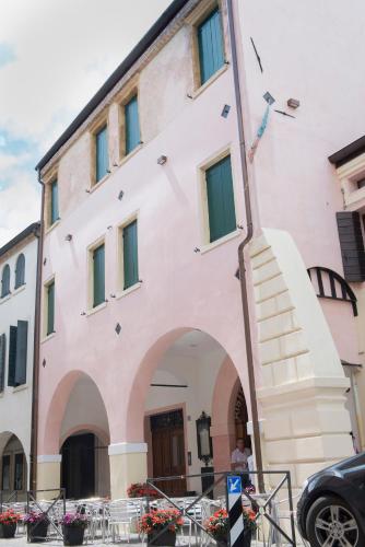 a building with a staircase in front of it at Residence Eremitani in Padova