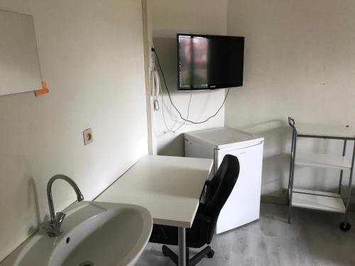 
A television and/or entertainment center at Apartment Zaventem Brussels Airport J
