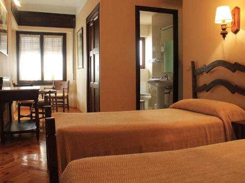 Cama o camas de una habitación en Hostal Rita Belvedere