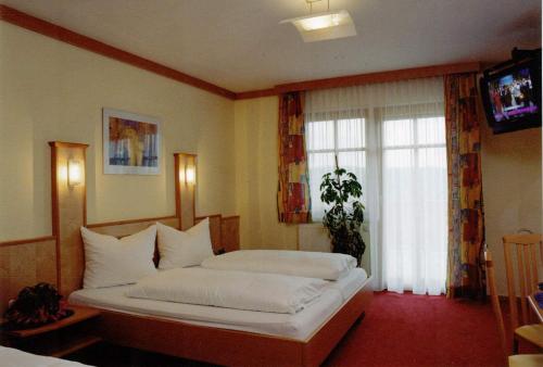 Uma cama ou camas num quarto em Pension Ritz